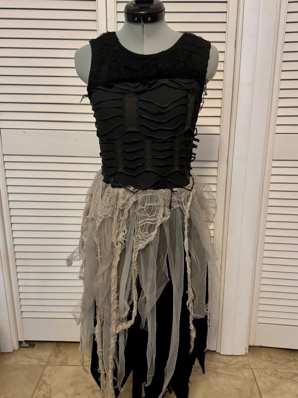 Kids Grey Ghostly Hooded Costume - Spooktacular